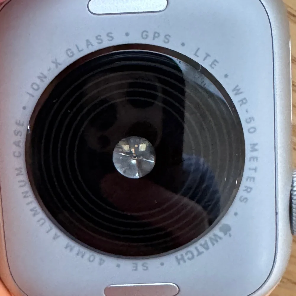 Apple Watch SE GPS+Cellular, 40mm Silver Aluminum Case